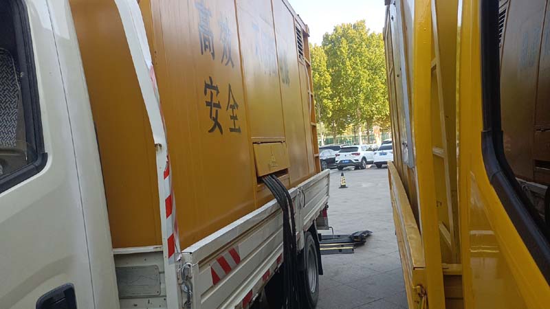 高明如何判断柴油发电机组和UPS电源的切换时间是否符合要求？