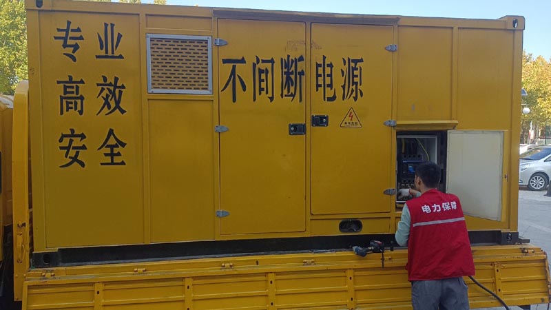 高明柴油发电机组和UPS电源配合使用时，如何避免切换过程中的电力中断？